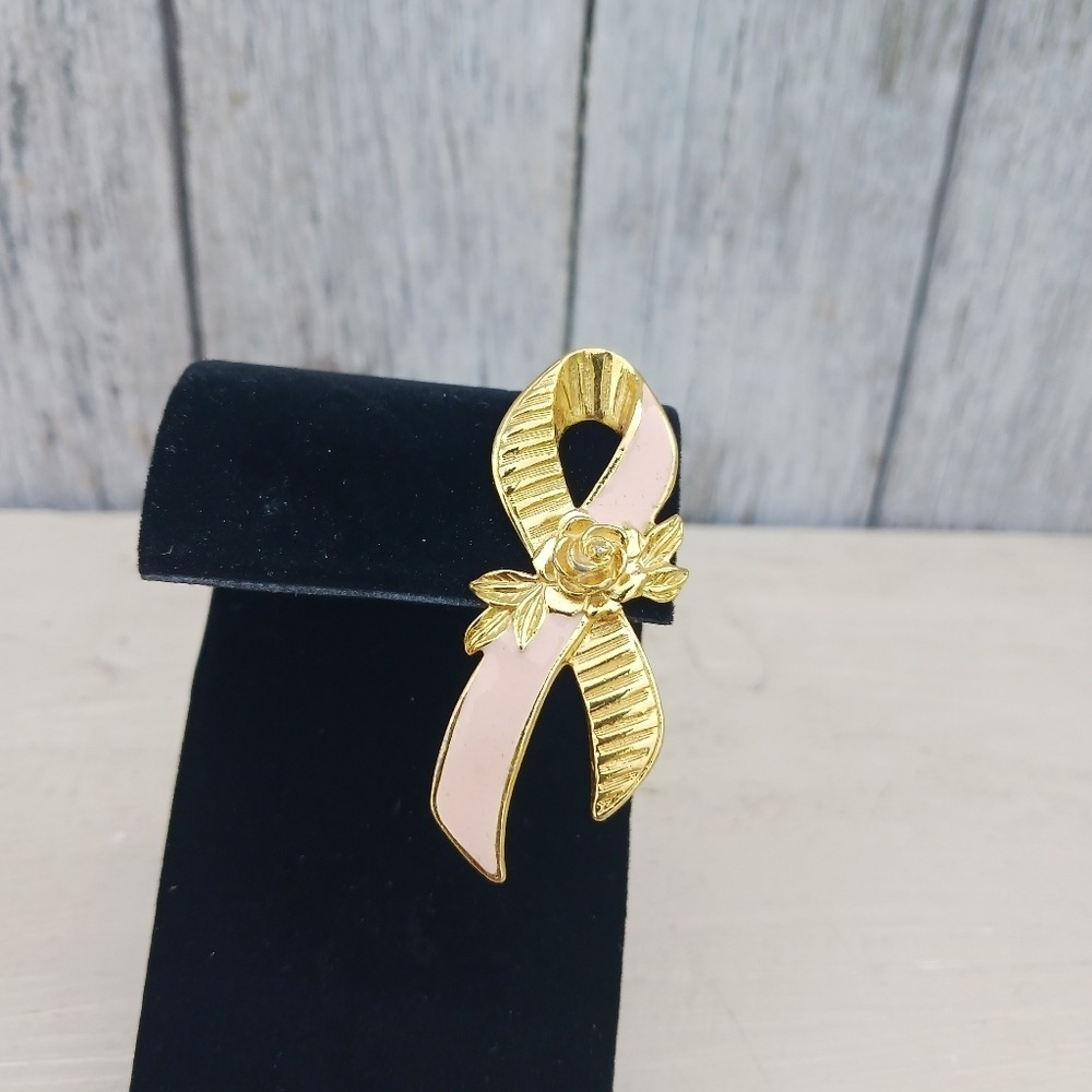Brooch Pin Avon Gold Tone Pink Enamel Ribbon w/ Rose Breast Cancer Awareness